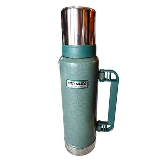 Stanley Classic Vacuum Bottle with Handle 1.1 qt thermos coffee NEW - Picture 1 of 5